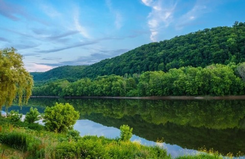 Harrisburg - Hershey House | Budget-friendly at Red Lion Hotel Harrisburg Hershey! Restaurant, Parking!