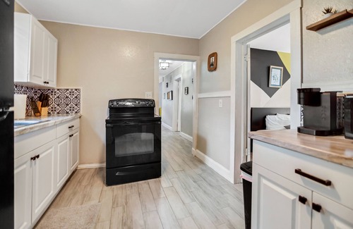 Ybor City House | Budget Friendly Historic Bungalow - 7 Bedrooms