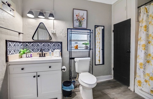 Ybor City House | Budget Friendly Historic Bungalow - 7 Bedrooms