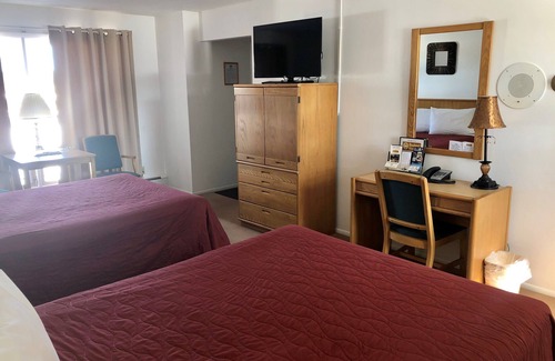 Ironwood Hotel | Budget Host Cloverland Motel