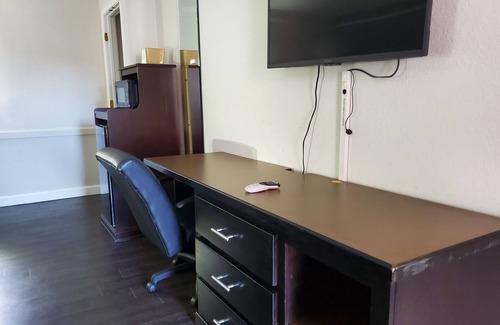 Little Rock Hotel | Budget Host Inn- Medical Center