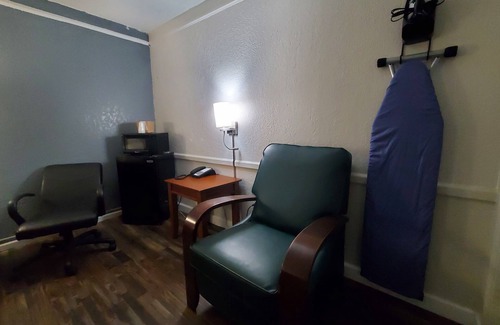 Little Rock Hotel | Budget Host Inn- Medical Center