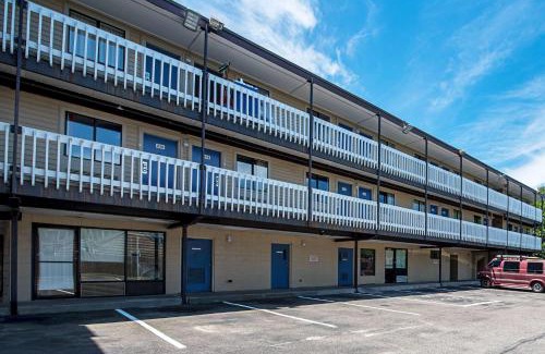 Willoughby Spit Hotel | Budget Inn-Norfolk, VA - Oceanview