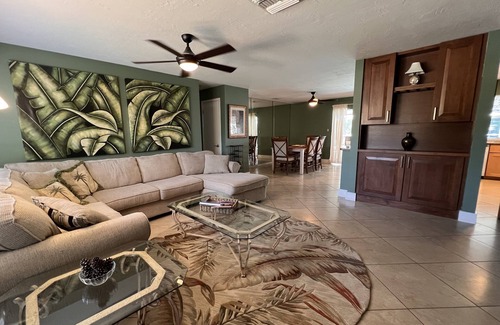 Imperial Golf Estates House | Budget & Pet Friendly 3/2 - Close to Everything