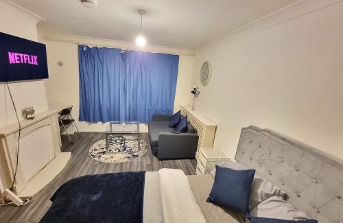 Stevenage House | Budget Room Stevenage Town Centre