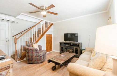 Parker House | Budget Stay in West GVL!