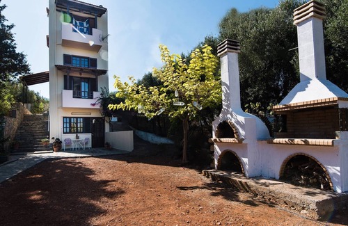 Sissi Apartment | Budget studio 8 km - 5min away from Malia