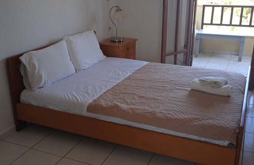 Sissi Apartment | Budget studio 8 km - 5min away from Malia