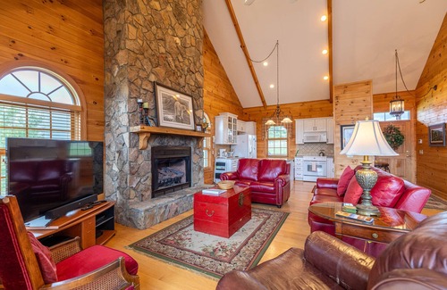 Fleetwood House | Buena Vista- 4bd 3ba, Fireplace, Hot Tub, walk to New River