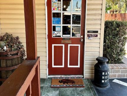 Bonita Springs Hotel | Buffalo Chip's Ranch House Motel