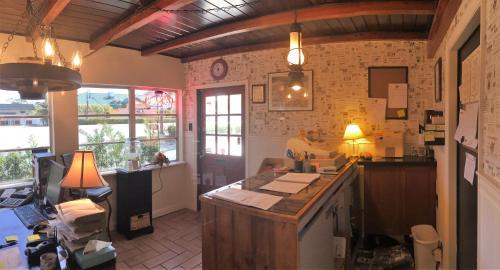 Bonita Springs Hotel | Buffalo Chip's Ranch House Motel