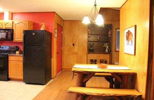 Clyde Cabin | Buffalo Creek Vacations: Hare Pin Inn