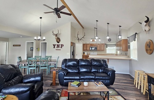Gardiner House | Buffalo Trace Retreat - Outstanding Mountain Views, Close to Park