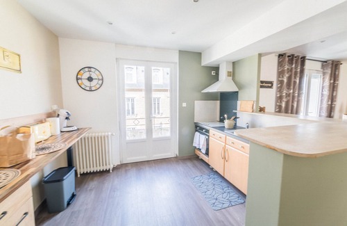Brive-la-Gaillarde Apartment | BUGEAUD #3 - Appart. Terrasse Parking - 2 chamb