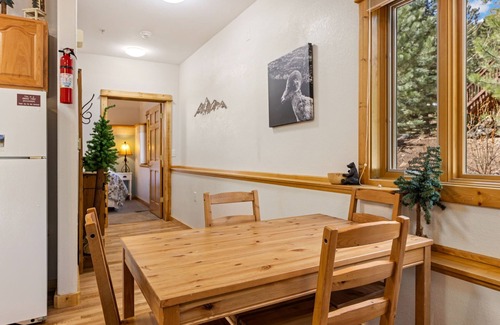 Fall River Estates Condo | Bugle Pointe A02 (Private Hot tub) River Views!