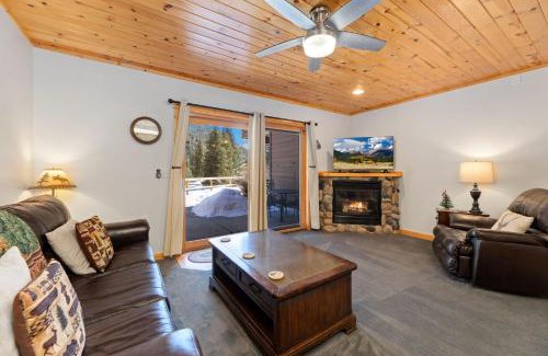 Fall River Estates Apartment | Bugle Pointe B04 by Estes Park Condos