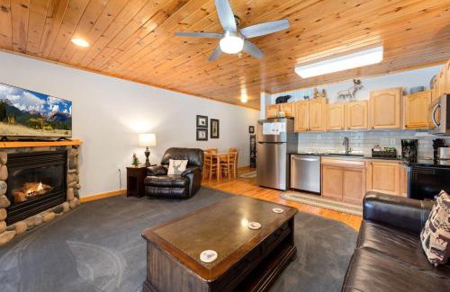 Fall River Estates Apartment | Bugle Pointe B04 by Estes Park Condos