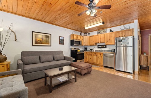 Fall River Estates Condo | Bugle Pointe B16 (Private Hot tub) River Views!