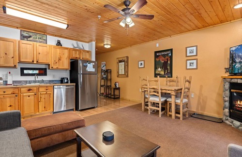 Fall River Estates Condo | Bugle Pointe B16 (Private Hot tub) River Views!