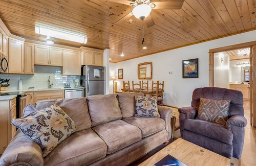 Fall River Estates Condo | Bugle Pointe B20 (Private Hot tub) River Views!