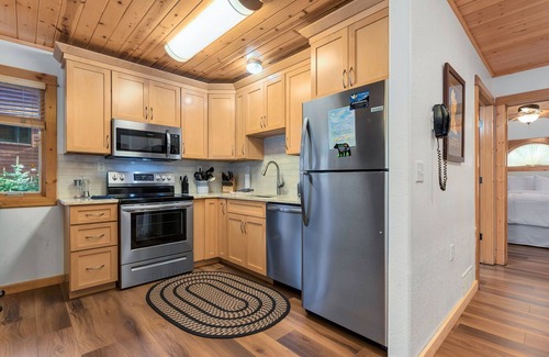 Fall River Estates Condo | Bugle Pointe B20 (Private Hot tub) River Views!