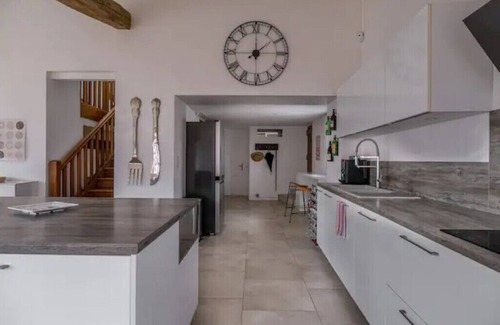 Espelette House | Built 1610, Renovated 2022-Stroll to Town-Heated Pool-Parking-Walk to town-Pets