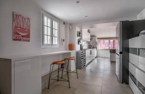 Espelette House | Built 1610, Renovated 2022-Stroll to Town-Heated Pool-Parking-Walk to town-Pets