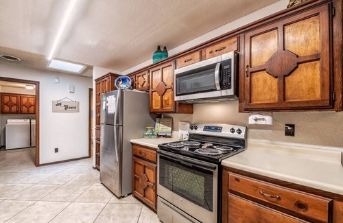 Ruidoso House | 'Built for your enjoyment' Timbers with hot tub!