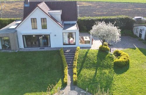 Cadzand-Bad Villa | Buitenhof, cosy villa with stunning views