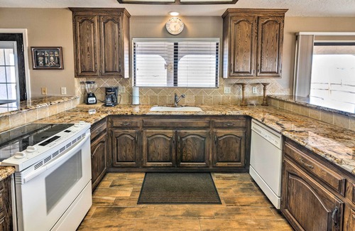 Sunridge Estates House | Bullhead City Home w/Private Pool, Hot Tub & View
