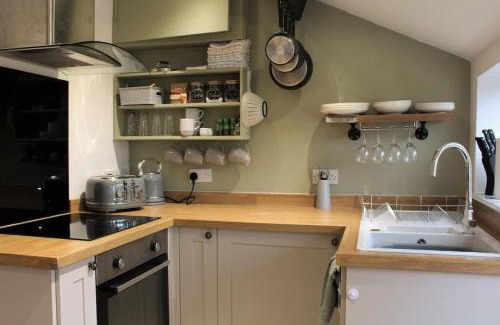 Fence House | Bumblebee Cottage nestled in stunning countryside.