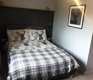 Fence House | Bumblebee Cottage nestled in stunning countryside.
