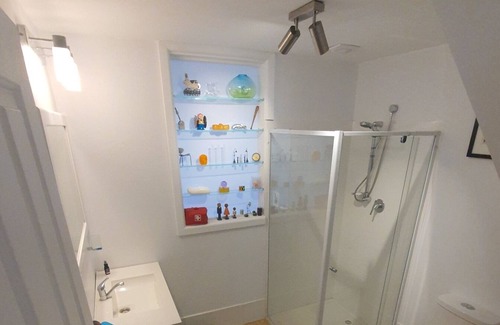 Bundeena Apartment | Bundeena Funky Flat. Close to everything Bundeena has to offer.