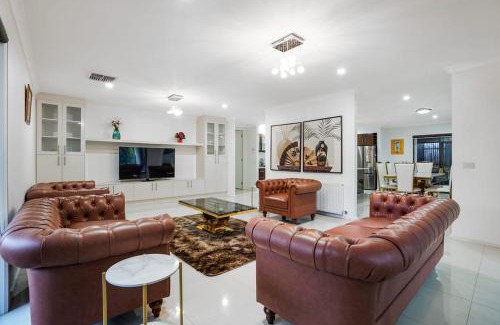 Greensborough House | Bundoora Perfection - Luxury Family Oasis with pool
