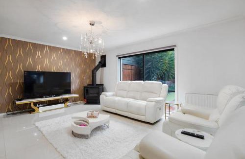 Greensborough House | Bundoora Perfection - Luxury Family Oasis with pool
