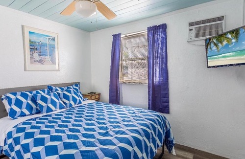 Englewood Apartment | Bungalow 1 minute from the beach suite #2