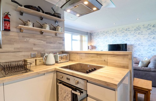 Corton House | BUNGALOW 14, pet friendly, with pool in Corton