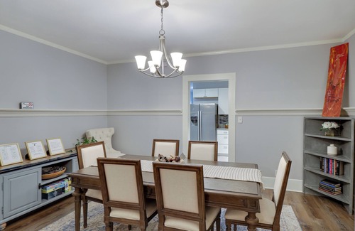 Columbia House | Bungalow - 3Bed 2Bath - W Cola