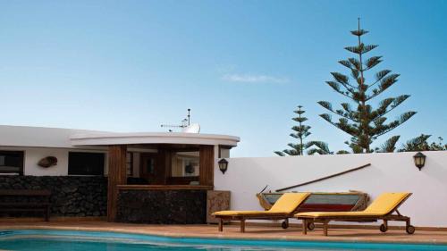 Urbanizacion Famara Villa | Bungalow Allende Famara con piscina privada y AC