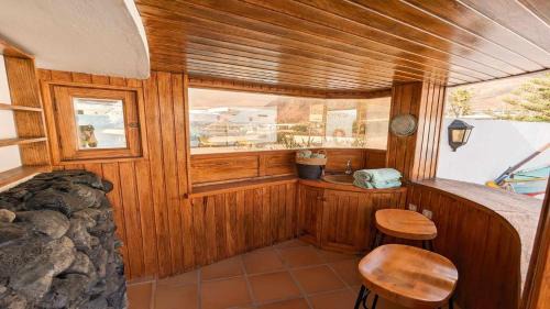 Urbanizacion Famara Villa | Bungalow Allende Famara con piscina privada y AC