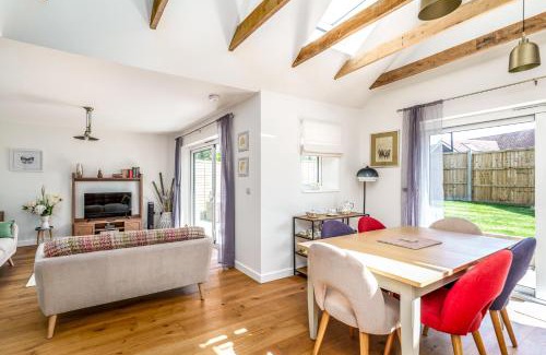 Angmering House | Bungalow Close to South Downs & Beach