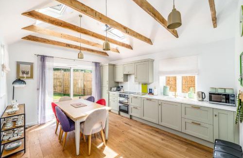 Angmering House | Bungalow Close to South Downs & Beach