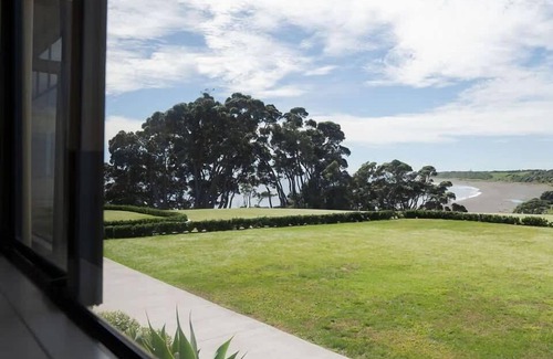 Pitone House | Bungalow Coastal Retreat with Sea Views