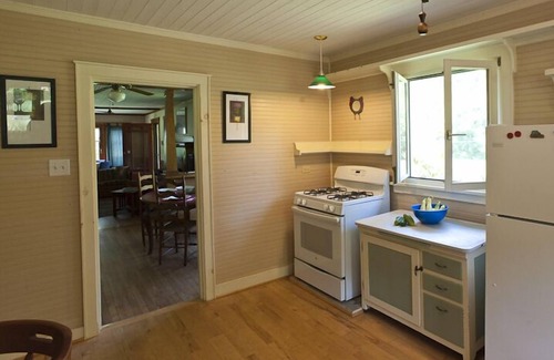 Barnardsville Other | Bungalow Farmhouse - Family and Pet Friendly- Borders 3600 acre forest