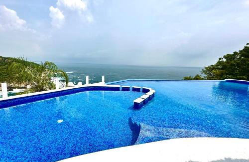 Puerto Angel Villa | Bungalow frente a la playa estrene alberca nueva con increíble vista infinita al mar, 8 hermosas playas cercanas, terraza con cama de playa, espectacular vista al inmenso océano pacífico, 2 kayack disponibles, nómadas digitales Starlink WiFi 224 mbps