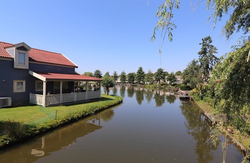 Municipality of Nissewaard House | Bungalow in South Holland by the Water
