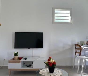 Les Abymes House | Bungalow Ixora