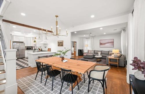 Williamstown House | Bungalow on Main - Near Ark