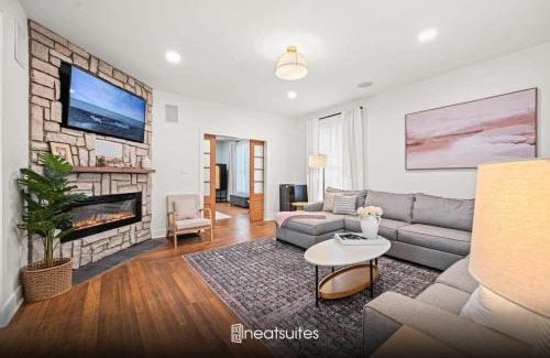Williamstown House | Bungalow on Main - Near Ark
