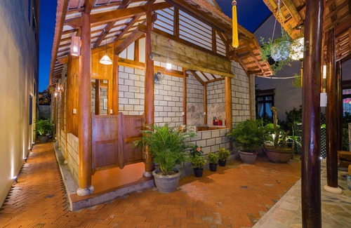 Cam Ha House | Bungalow Room with View